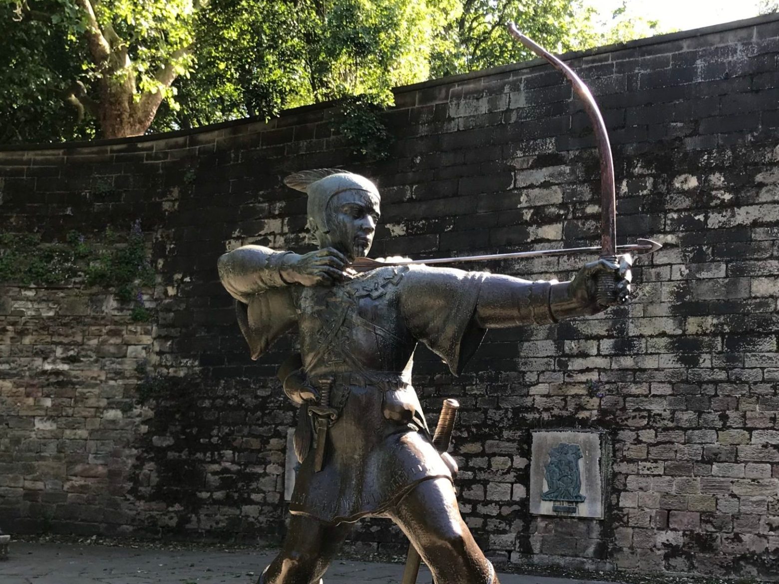 Robinhood statue in Nottingham castle; free walking tour of Nottingham