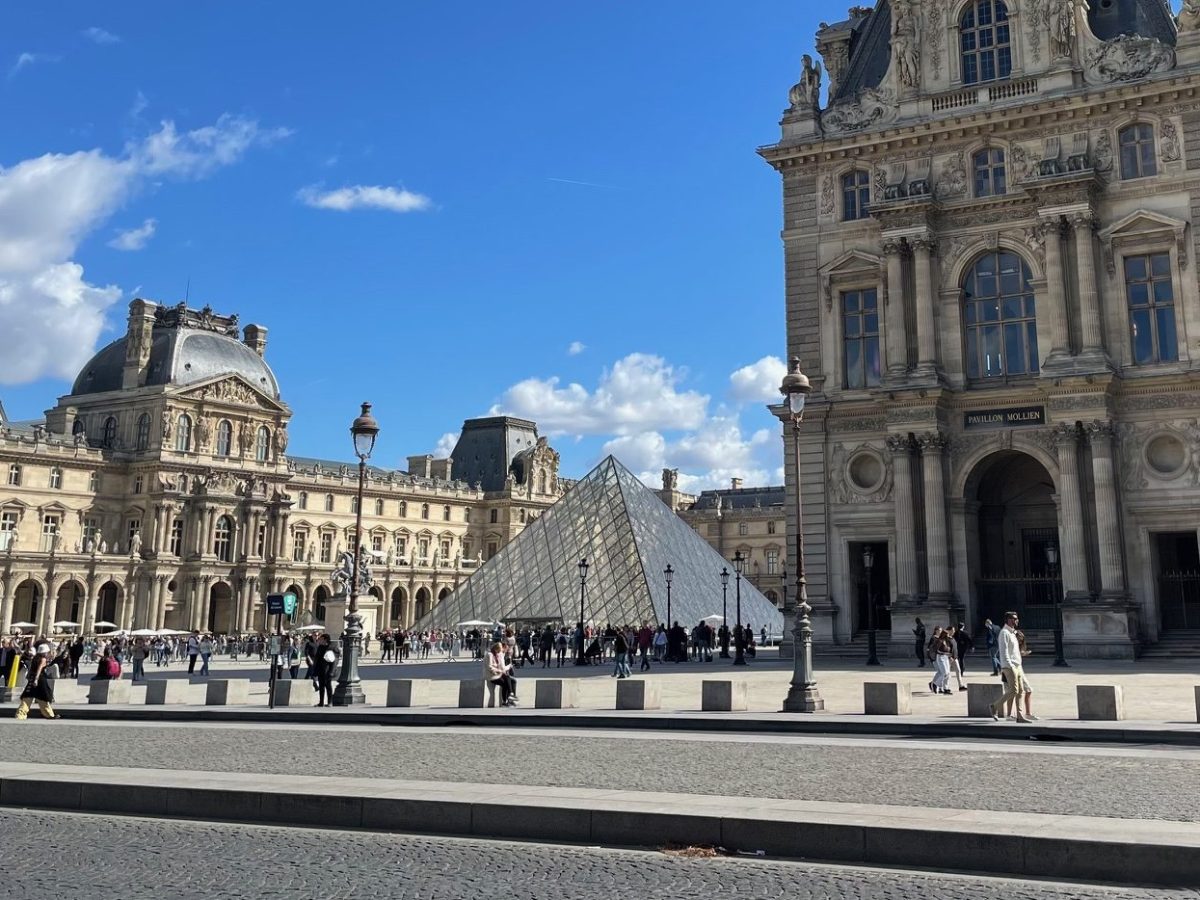 beautiful picture of Louvre Museum in Paris 2026, free walking tour