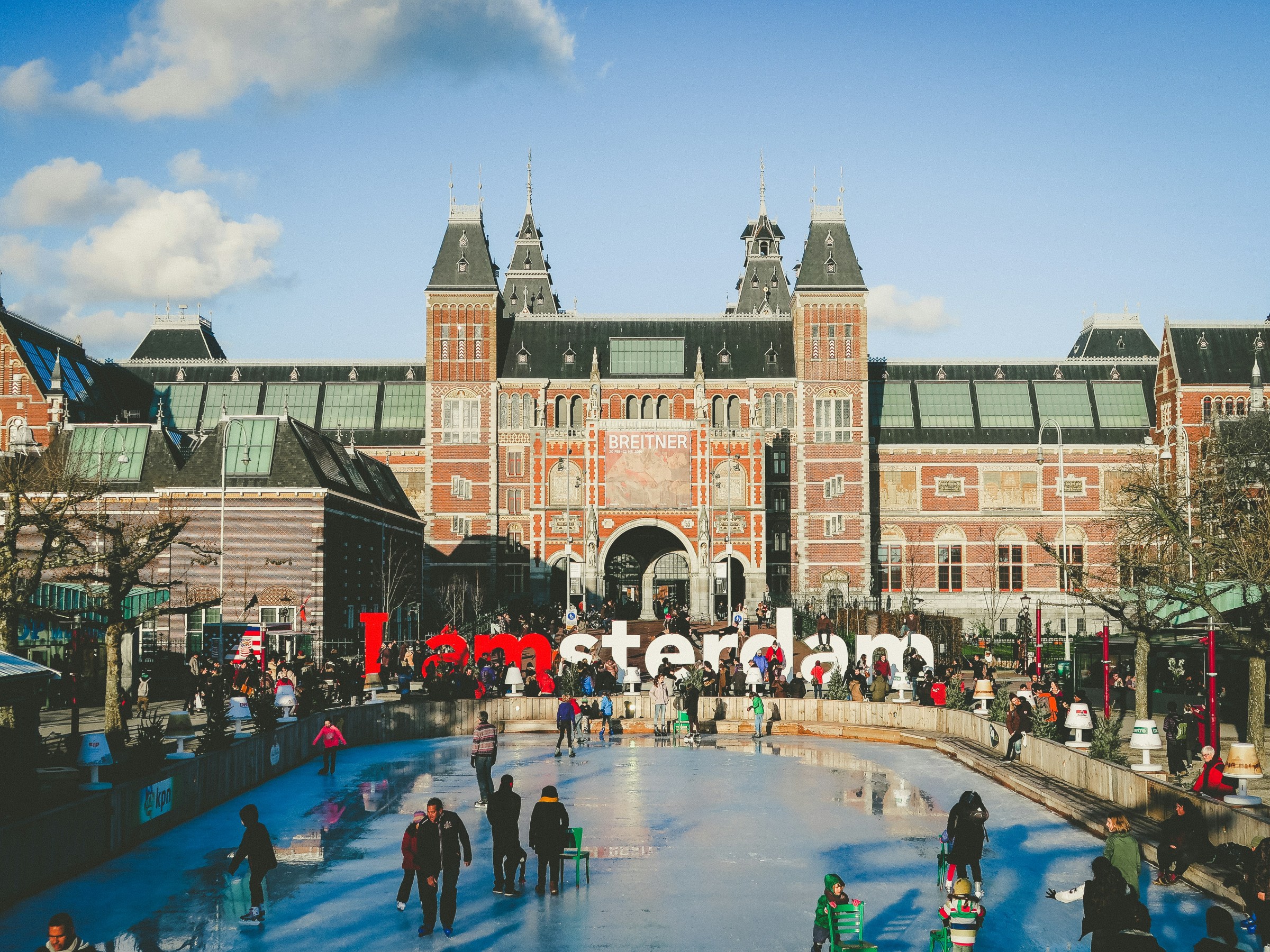 Amsterdam central station, meeting point for free walking tour in Amsterdam, CYHIT